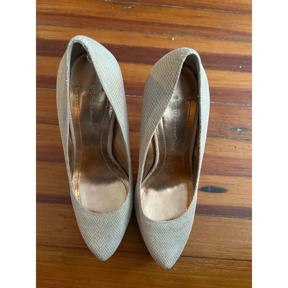 Size 10B BCBG beige snake skin heels